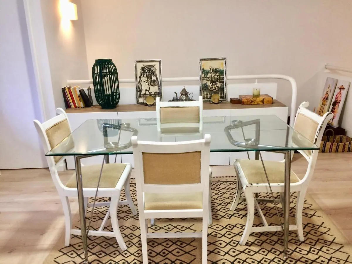 Renovated Apt With Piano Near Metro Lägenhet Lisboa Portugal