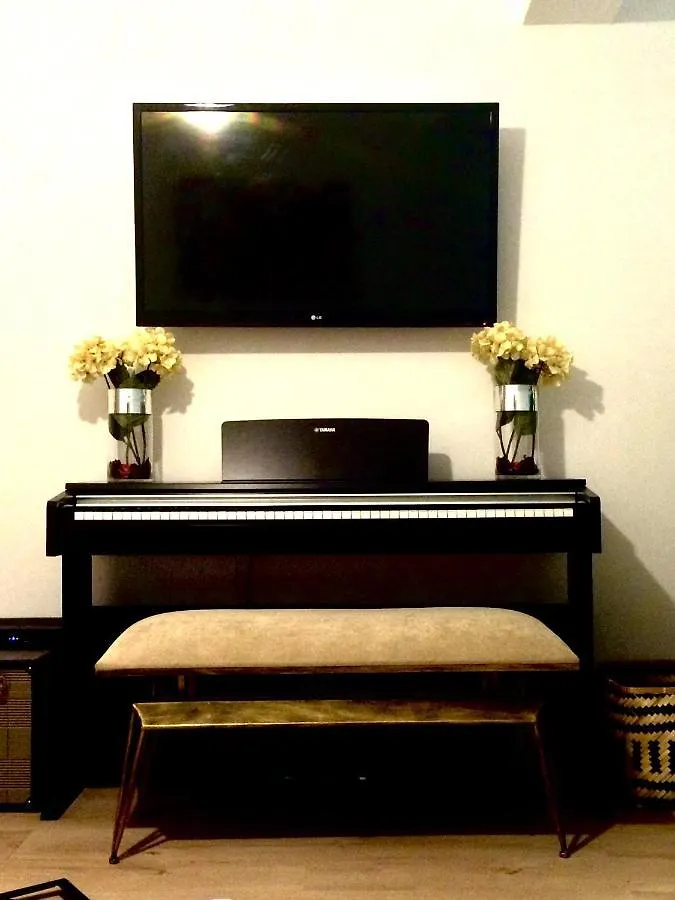 Renovated Apt With Piano Near Metro Lägenhet Lisboa